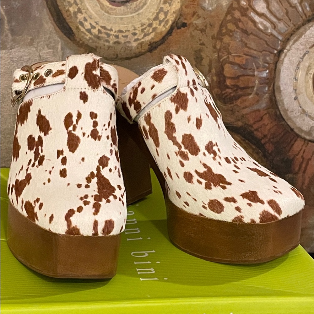 Gianni Bini White and Brown Platform Heels